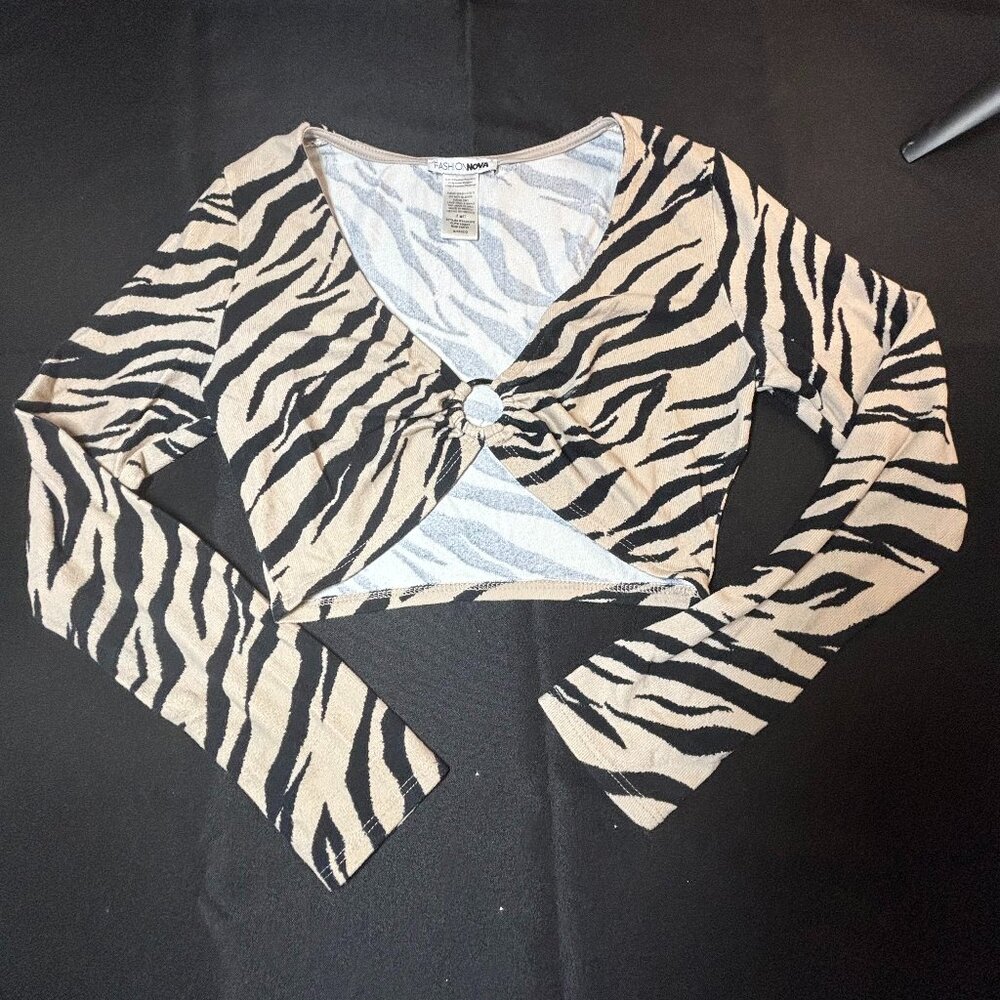 Fashion Nova Long Sleeve Zebra Print Crop Top-Small
